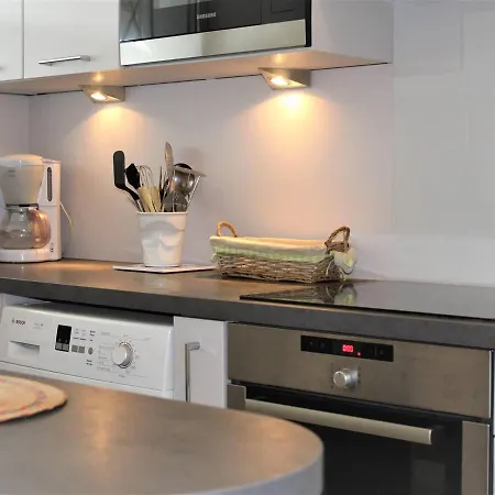 Apartmán 3p En Rdj Avec Jardin Et Terrasse, A 5 Min Et Restaurants, Parking Prive, Climatise - Fr-1-252a-59 *