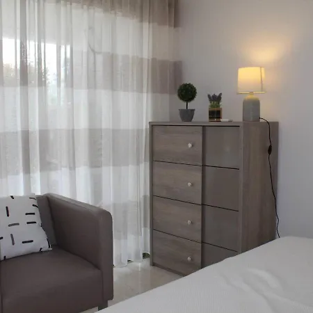 Apartment 3p En Rdj Avec Jardin Et Terrasse, A 5 Min Et Restaurants, Parking Prive, Climatise - Fr-1-252a-59