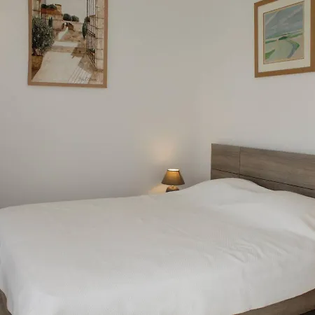 3p En Rdj Avec Jardin Et Terrasse, A 5 Min Et Restaurants, Parking Prive, Climatise - Fr-1-252a-59